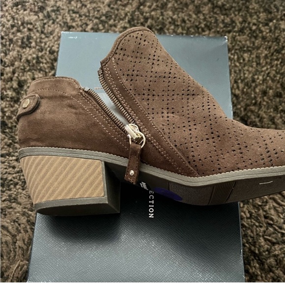 Woman’s size 8.5 - Picture 4 of 5